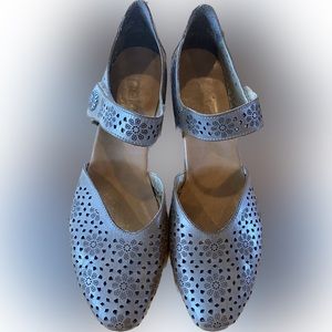 Reiker womens Mary janes Nubuck - sz 40.5